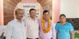 खण्ड शिक्षा अधिकारी लाडवा रामेश्वर सैनी हुए सेवानिवृत्त खण्ड शिक्षा अधिकारी लाडवा रामेश्वर सैनी को सम्मानित करते कर्मचारी।