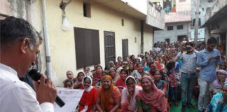 स्पीकर कंवरपाल ने पटरी मौहल्ला जगाधरी में बांटे डस्टबीन