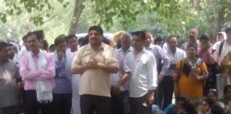 चल अचल सम्पत्ति के ब्योरे मांगने से फिर तिलमिलाए अध्यापक