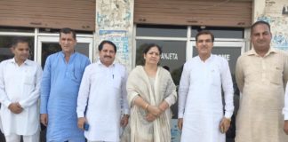 किसानो को नहीं किया जा रहा है गन्ने का भ़ुगतान रादौर में पत्रकारों से बातचीत करती हुयी सर्वजातीय सर्व खाप महिला महापंचायत की राष्ट्रीय अध्यक्ष डॉ० संतोष दहिया