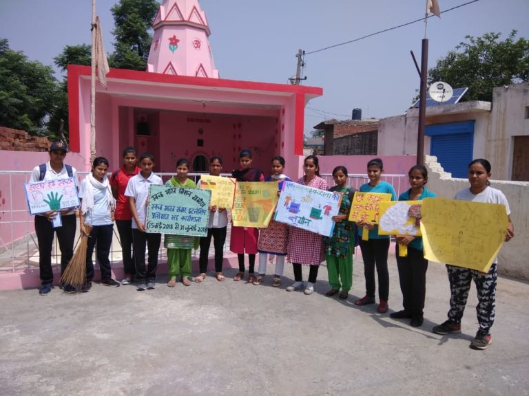 हिन्दू गर्ल्‍ज कॉलेज, जगाधरी की छात्राओं ने गाँव कैल में चलाया स्वच्छता अभियान