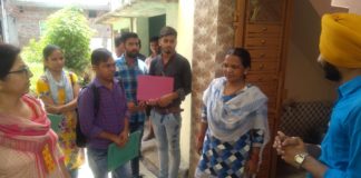 गुरु नानक खालसा कॉलेज के स्वयंसेवको ने पॉलीथिन व प्लास्टिक के दुष्प्रभाव बताए