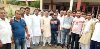 ब्राहमण समाज को एकजुट रहने का किया आह्वान गांव हरनौल में आयोजित ब्राह्मण समाज की बैठक में भाग लेने पहुंचे समाज के गणमान्य लोग।