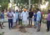 गांव चमरोडी व रादौरी में पौधारोपण, विधायक श्यामसिंह राणा ने भी लगाया पौधा यमुनानगर के गांव रादौरी में पौधारोपण करते विधायक श्यामसिंह राणा।