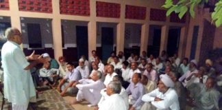 साढौरा पंचायत चुनाव भाजपा पर पड सकते हैं भारी साढौरा में नगर पंचायत समिति द्वारा आयोजित बैठक में लोगों को संबोधित करते अशोक मेहता