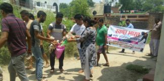 पॉलिथीन सबसे बड़ा जहर : संदीप कुमार खिजराबाद के ढाकवाला में स्वच्छ भारत समर इंटर्नशिप कार्यक्रम के तहत पॉलीथिन मुक्त अभियान चलाया गया।