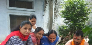 पार्षद डॅा प्रीत गर्ग व भाजपा नेत्री प्रेमलता गर्ग ने किया पौधारोपण प्राईमरी स्कूल रादौर में पौधारोपण करती नगरपार्षद डॉ प्रीत गर्ग व अन्य।
