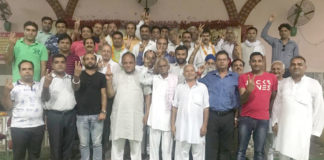 अशोक गुंबर बने पंजाबी एकता मंच के रादौर विधानसभा प्रधान पंजाबी एकता मंच की नई कार्यकारिणी के सदस्य रादौर में खुशी मनाते हुए।
