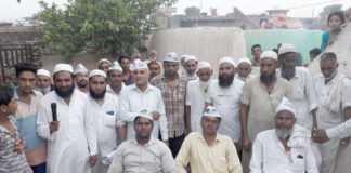 दुधला में हुई आम आदमी पार्टी की बैठक गांव दूधला में आयोजित आम आदमी पार्टी की बैठक को संबोधित करते वक्ता।