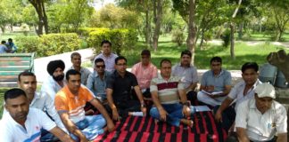 हरियाणा राजकीय अध्यापक संघ -70 ने की चुनावों की घोषणा अध्यापक संघ के पदाधिकारी बैठक करके चुनावी रणनीति बनाते हुए।