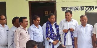 बसपा कार्यकारिणी की बैठक में आदर्श पाल को किया सम्मानित आदर्शपाल को सम्मानित करते बसपा पदाधिकारी
