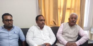 देश की आजादी के बाद पहली बार इतना अधिक बढा फसलों का msp : घनश्याम दास अरोड़ा पत्राकारों से बात करते विधायक घनश्यामदास अरोड़ा