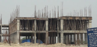 निर्माणाधीन सरकारी कॉलेज में दाखिले के लिए स्टूडेंट़स का रुझान कम रादौर 15 - गांव रादौरी में बनाया जा रहा निर्माणाधीन सरकारी कॉलेज।