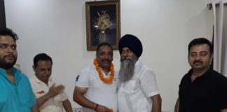 व्यापार मंडल के प्रदेश कार्यकारिणी सदस्य बने कमलप्रीत सिंह, जिलाध्यक्ष राजेश सेठ ने घर आ दी बधाई