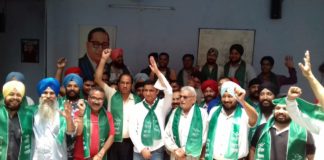 इनेलो में शामिल हुए ट्रांसपोर्ट यूनियनों के अध्यक्ष, दिलबाग ने कहा सरकार बनने पर ट्रांसपोर्टरों के फिर आएंगे अच्छे दिन इंडियन नेशनल लोकदल में शामिल हुए ट्रांसपोर्ट यूनियन के अध्यक्षों का स्वागत करते हुए पूर्व विधायक दिलबाग सिंह