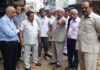घनश्याम अरोड़ा ने लिया विकास कार्यों का जायजा यमुनानगर विधायक घनश्याम अरोड़ा निगम अधिकारियों के साथ कार्योें का जायजा लेते हुए।