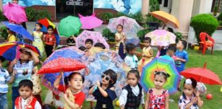 न्यू हैप्पी पब्लिक स्कूल में बच्चों ने मनाया रेनी डे
