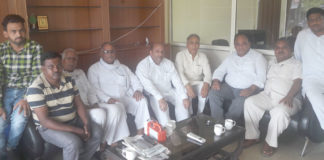 किसान आज अपनी मांगों को लेकर सडकों पर आंदोलन कर रहे है : राजकुमार बुबका इनेलो कार्यकर्ता रादौर में पत्रकारों को संबोधित करते हल्का प्रधान राजकुमार बुबका।