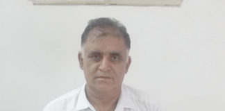 बडे किसान नेताओं के बारे में गलत ब्यानबाजी कर रहे कृषि मंत्री : कर्मवीर खुर्दबन पूर्व चेयरमैन कर्मवीर खुर्दबन जानकारी देते हुए।