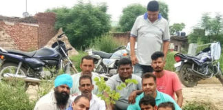 सढूरा में पौधारोपण कर शहीद उधमसिंह को दी श्रद़ांजलि गांव सढूरा में पौधारोपण करते ग्रामीण।