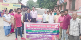 सरकारी अस्पताल में पुरुष नसबंदी करवाने पर लाभार्थी को मिलते है 2 हजार रूपए सरकारी अस्पताल रादौर में रैली निकालते स्टाफ सदस्य।