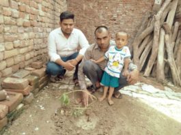 संदीप सैनी ने पौधारोपण कर बेटे का जन्म दिन मनाया सैनी महौल्ला रादौर निवासी संदीप सैनी बेटे के जन्म दिवस पर पौधारोपण करते हुए।