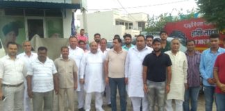 हल्का प्रधान राजकुमार बुबका के नेतृत्व में भिवानी रवाना हुए इनेलो कार्यकर्ता भिवानी में आयोजित जेलभरों आंदोलन के लिए रादौर से रवाना होते इनेलो कार्यकर्ता।