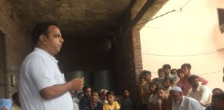 हरियाणा में फिर बनेगी हुडडा सरकार : खुर्दबन रादौर में वरिष्ठ कांग्रेसी नेता सुरेश खुर्दबन ग्रामीणों को संबोधित करते हुए।