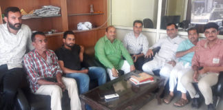 हल्का प्रधान राजकुमार बुबका ने चलाया इनैलो के लिए सदस्यता अभियान रादौर इनैलो के हल्का प्रधान राजकुमार बुबका पत्रकारों से बातचीत करते हुए।