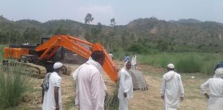 पम्मूवाला में खनन स्थल को लेकर ग्रामीणों व खनन ठेकेदार में तनातनी पम्मूवाला में ग्रामीणों के खेतों में खनन पर ग्रामीणों ने विरोध किया