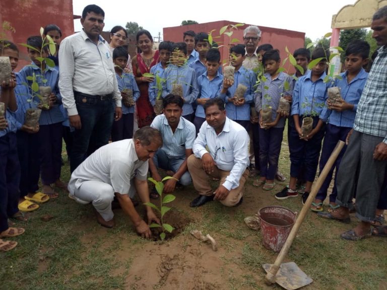 राजकीय माध्यमिक स्कूल इस्मैलपुर व रतौली में किया पौधारोपण