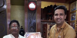केन्द्रीय आर्य युवक परिषद का वैदिक धर्म सर्वोपरि वैदिक यज्ञ समारोह 12 अगस्त को आकाशवाणी और दूरदर्शन के सुप्रसिद्ध गायक आचार्य पंडित राधेश्याम वशिष्ठ जी को केन्द्रीय आर्य युवक परिषद समारोह का सूचना पत्रक देते हुए मुख्य संयोजक आर्य रत्न सौरभ आर्य