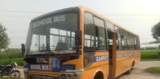 मंदिर परिसर में घुसी बस, खडी बाइक में मारी टक्कर, एक घायल yamunanagar hulchul school bus