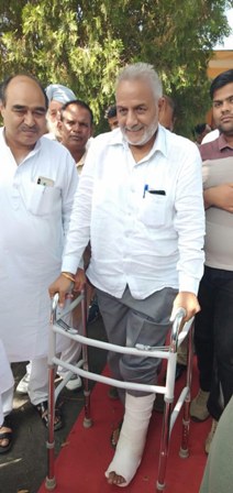 अस्‍पताल से छुट़टी के बाद कार्यकर्ताओं से मिलने पहुंचे विधायक बलवंत सिंह