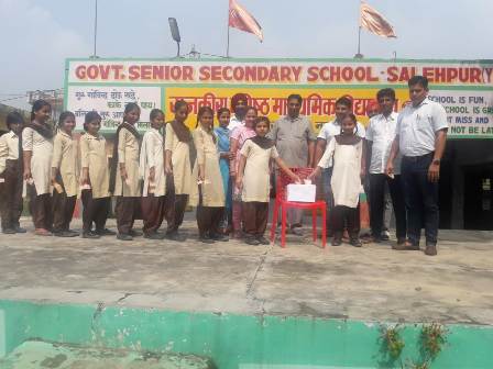 रा०व०मा० विद्यालय सालेहपुर की एनएसएस यूनिट ने इकटठा की केरल बाढ़ प्रभावितों के लिए राशि