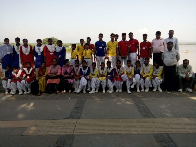 टोपरा कलाँ के सरकारी स्‍कूल के बच्‍चोें ने किया चंडीगढ का भ्रमण
