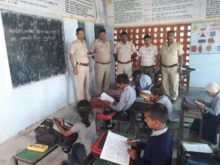 राजकीय प्राथमिक पाठशाला नंबर 8 रामपुरा में हुई सड़क सुरक्षा प्रश्नोत्तरी प्रतियोगिता