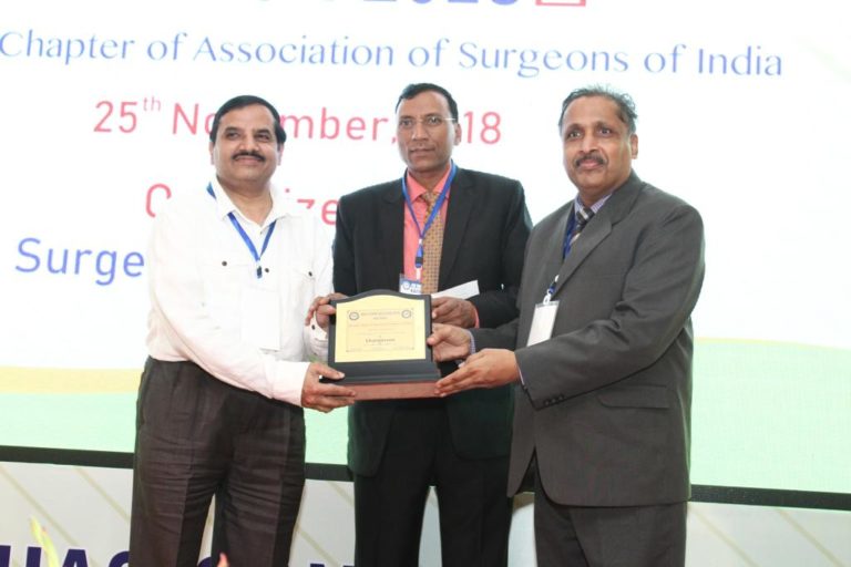 सर्जरी के  क्षेत्र में उत्कृष्ट कार्यों के लिए सुप्रसिद्ध सर्जन डॉ अनिल अग्रवाल को एसोसिएशन आफ सजर्नस आफ इंडिया से मिला सम्‍मान