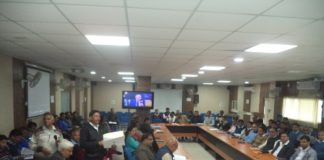 सी.एम. विण्डों की समीक्षा बैठक लम्बित शिकायतों व समस्याओं पर दिशा निर्देश किया गया