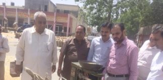 रादाैर शहर के मार्कीट कमेटी कार्यालय में अधिकारियों व आढतियों की ली बैठक