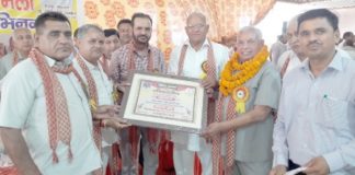 अरविंद रोहिल गुरुजी को समाजसेवा के क्षेत्र में समाज रतन पुरस्कार देकर किया सम्मानित