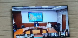 प्रशासन की सूचनाएं एवं हिदायतें आमजन तक पंहुचाने के लिये भी तत्परता से कार्य को जारी रखें : पीसी मीणा