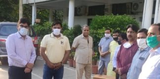 सिया राम राइस मिल रादैार ने दी 4000 मास्क, 1000 सैनिटाइजर तथा 20 लीटर सोडियम हाइपोक्लोराइड की दवाई yamunanagar help mask and sanitizers
