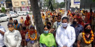 कोरोना वायरस संक्रमण से बचाव को लेकर फिल्ड में रहकर जंग लड़ रहे कोरोना योद्धाओं के सम्मान में अभिनंदन कार्यक्रम का आयोजन