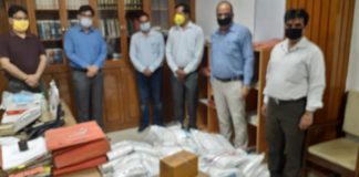 स्टेट बैंक ऑफ इंडिया के स्टॉफ ने दी स्वास्थ्य जांच सम्बंधी सामग्री यमुनानगर हलचल yamunanagar hulchul sbi bank yamunanagar Yamunanagar Bazaar hulchul
