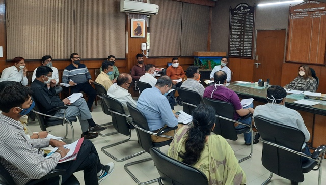 Yamunanagar : अतिरिक्त उपायुक्त ने ली स्वच्छता पखवाडा से सम्बन्धित अधिकारियों की समीक्षा बैठक