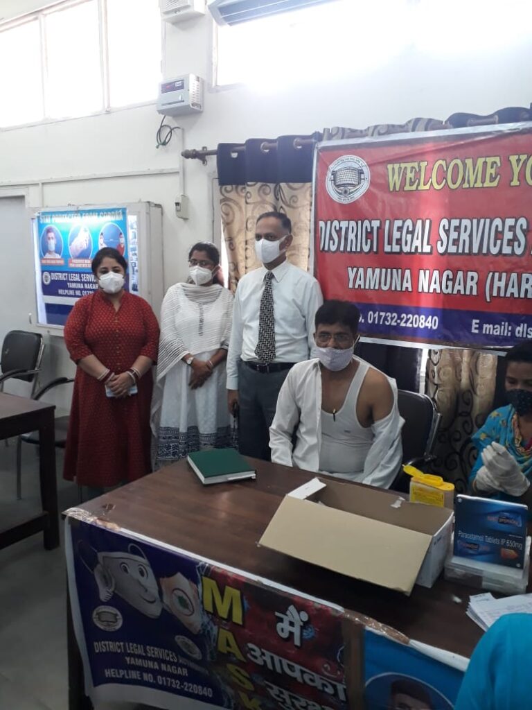 Yamunanagar : बार रूम में लगा कैंप, 291 का हुआ वैक्सीनेशन