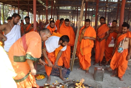 Amadalpur : एक करोड़ आहुतियां के साथ संपन्न हुआ 100 कुंडीय हवन यज्ञ