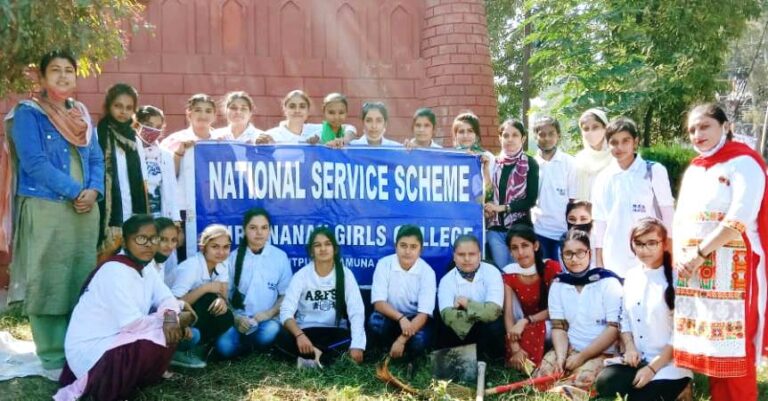 Yamunanagar : जी.एन.जी. कॉलेज की स्वयंसेवियों ने चलाया सफाई अभियान