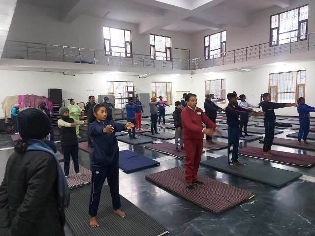 Yamunanagar : तेजली खेल परिसर में योगा अभ्यास 